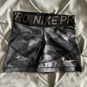 NIKE PRO SHORTS